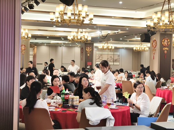 “騏驥馳騁，勢(shì)不可擋”凌訊微電子舉辦2026年春茗晚宴圓滿落幕